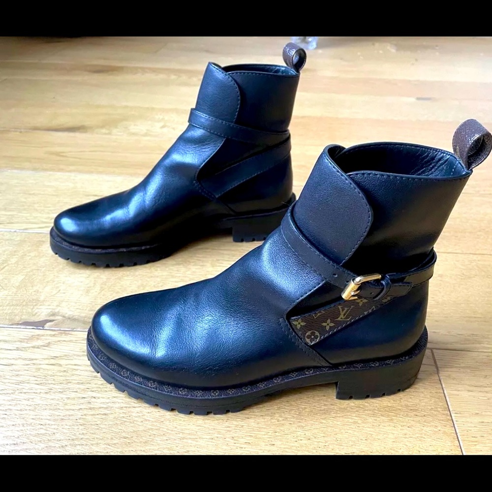 Authentic Louis Vuitton Discovery flat Boots Sz 37